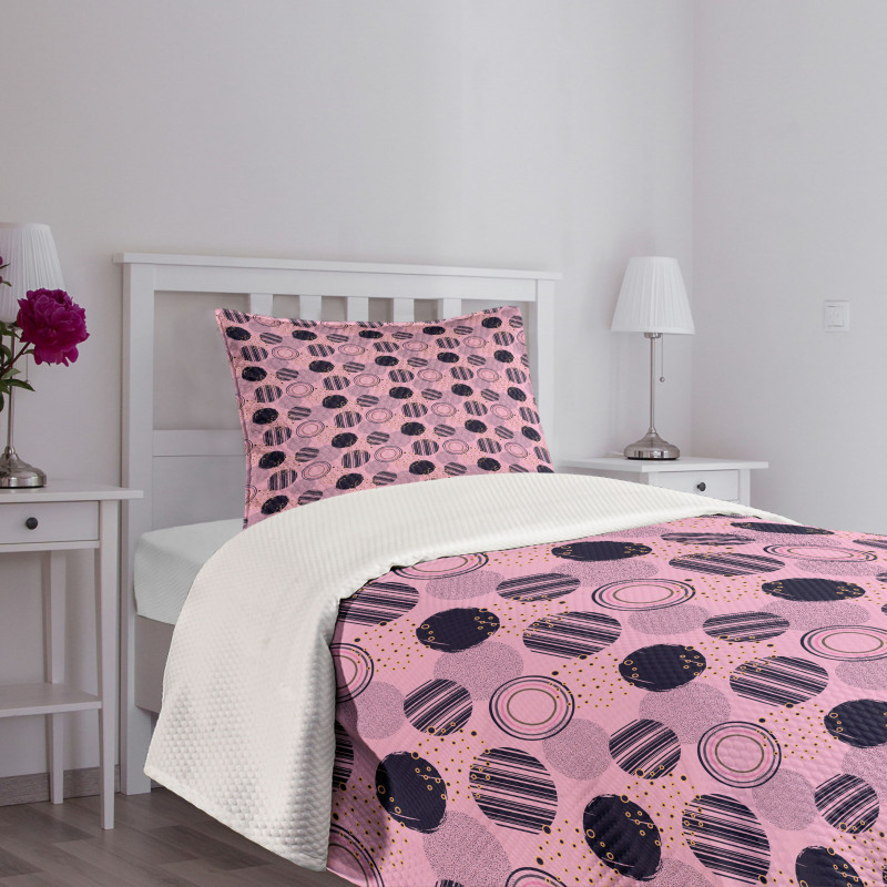 Geometric Circles and Dots Bedspread Set