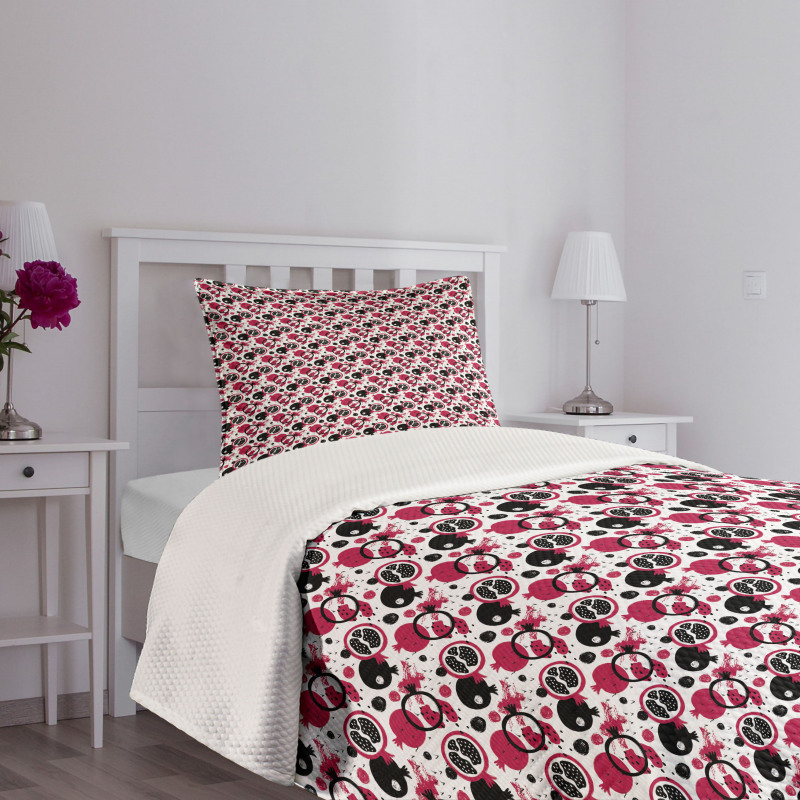 Grunge Pomegranate and Stains Bedspread Set