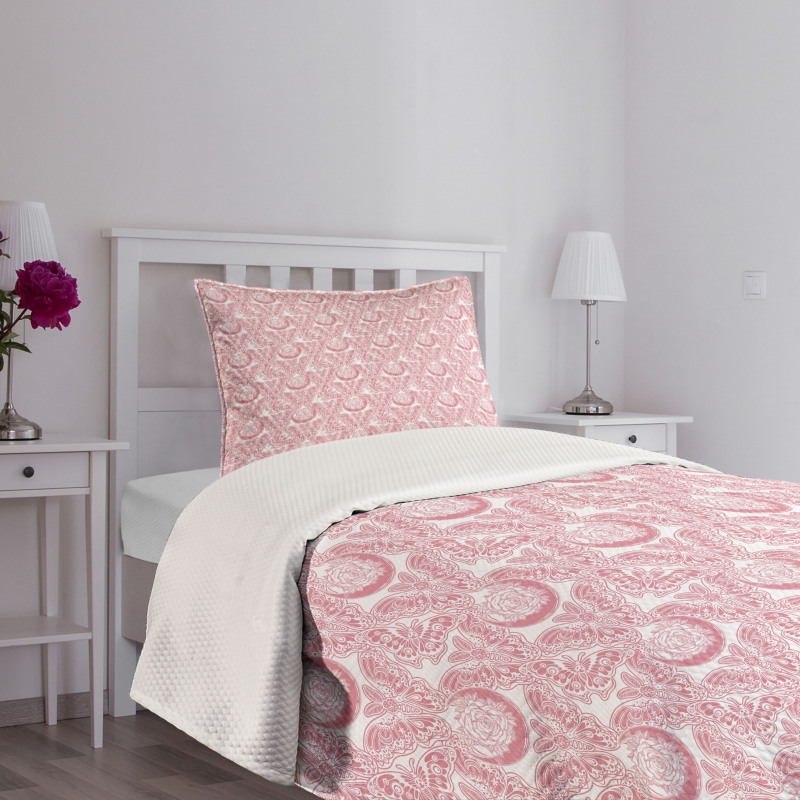 Repeated Flying Insects Bedspread Set