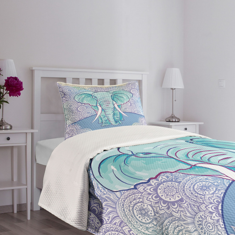 Oval Motifs Bedspread Set