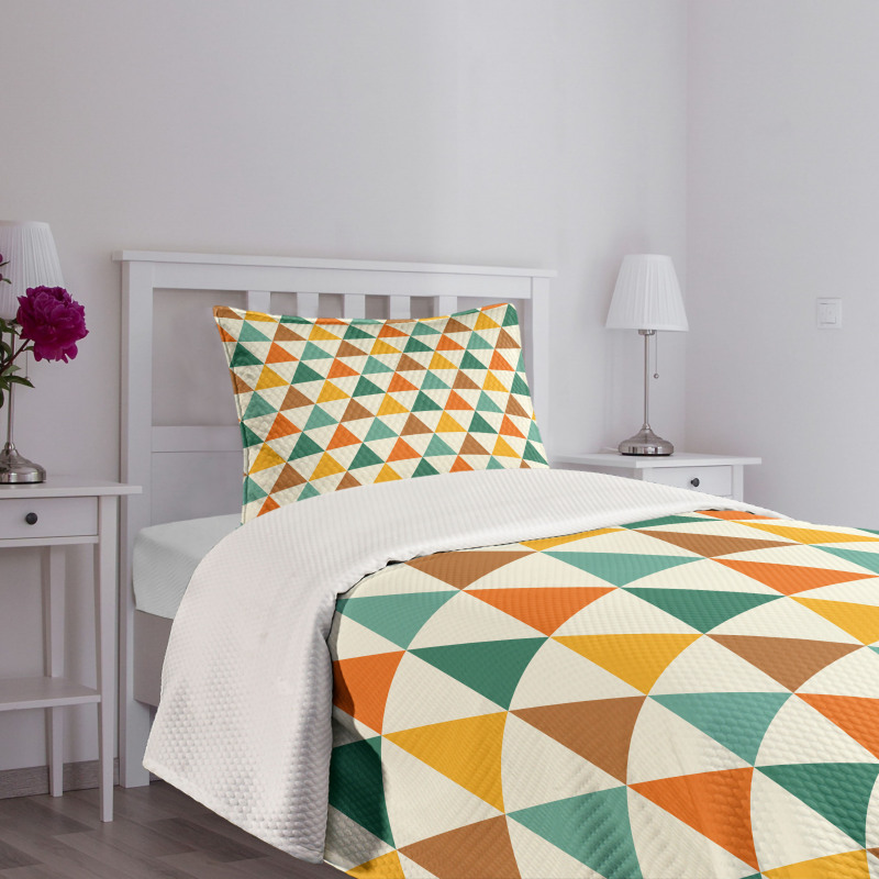 Repeating Retro Triangles Bedspread Set