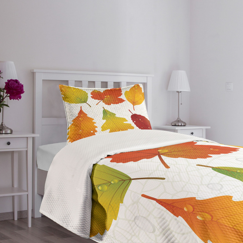 Realistic Dried Leaves Falling Bedspread Set