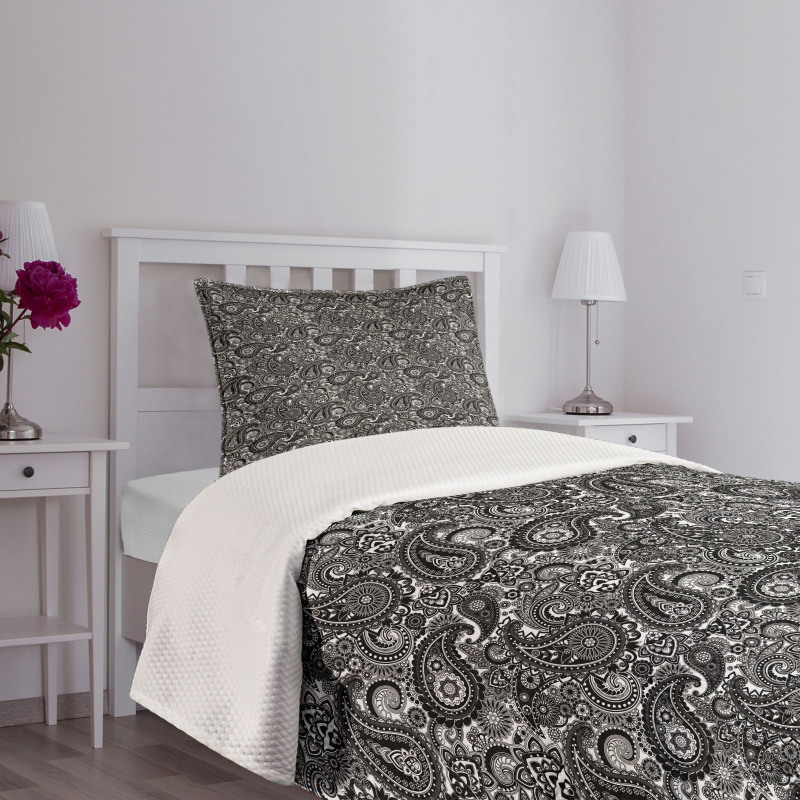 Lace Like Traditional Bedspread Set