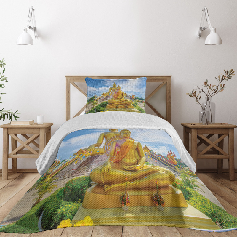 Mediate Statue Building Bedspread Set