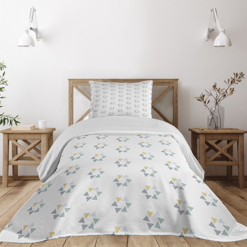 Pale Concentric Triangles Bedspread Set