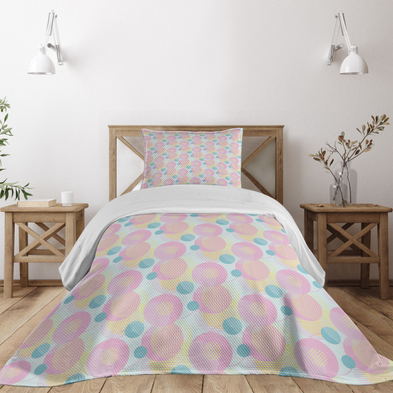 Circles with Hatching Bedspread Set