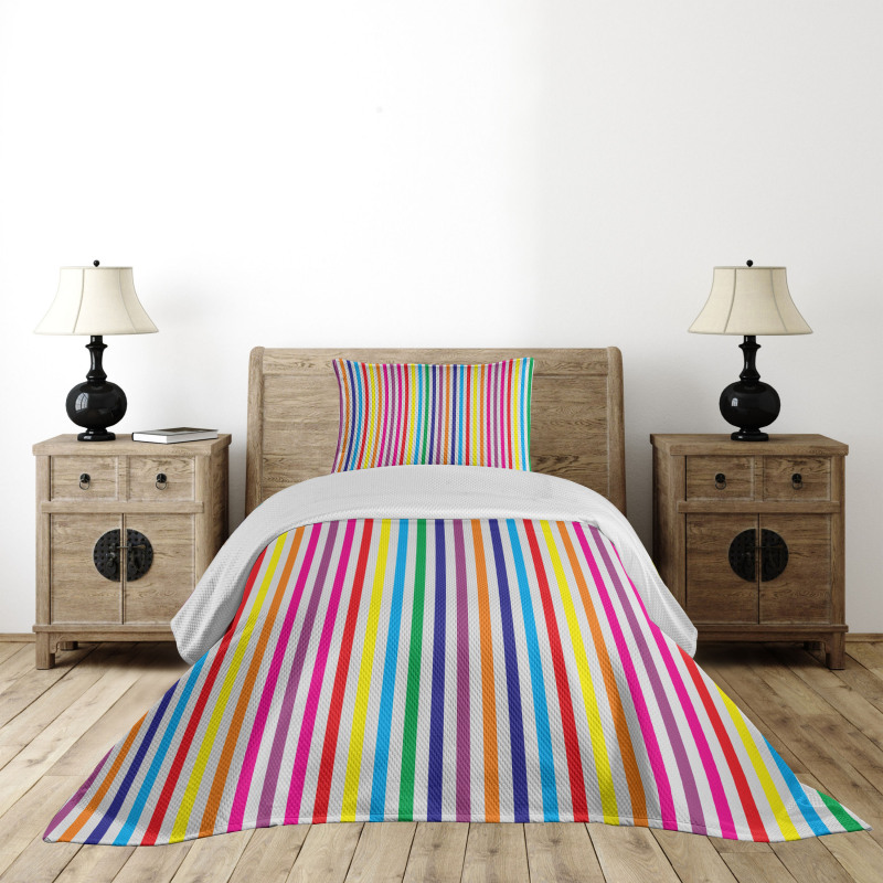 Vertical Stripes Print Bedspread Set