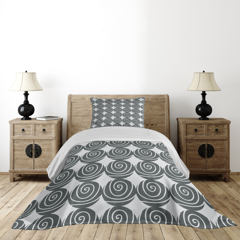 Flush-seamed Circles Bedspread Set