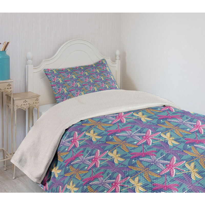 Grunge Colorful Bugs Bedspread Set