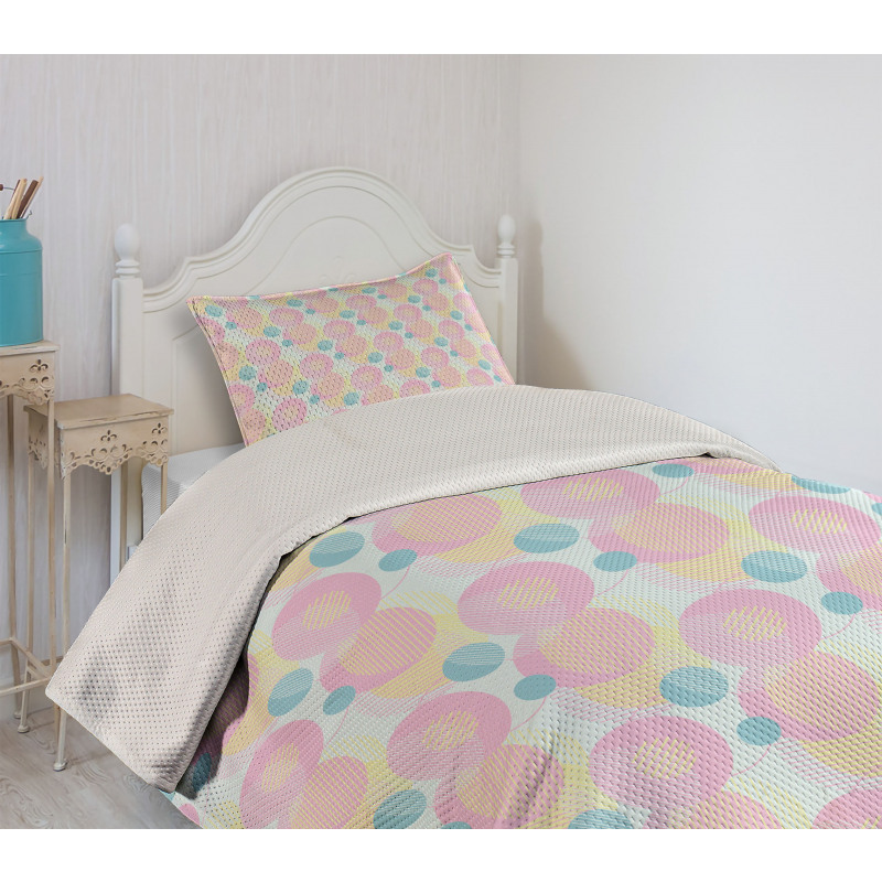 Circles with Hatching Bedspread Set