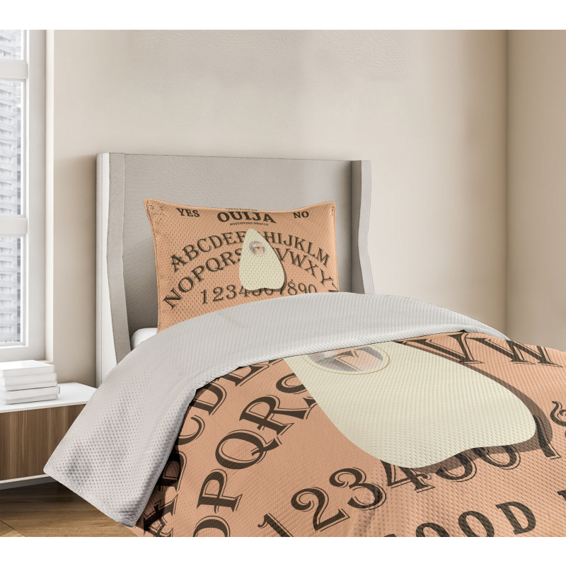 Magnifying Glass Bedspread Set