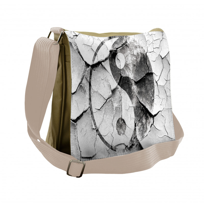 Ying Yang Grunge Display Messenger Bag