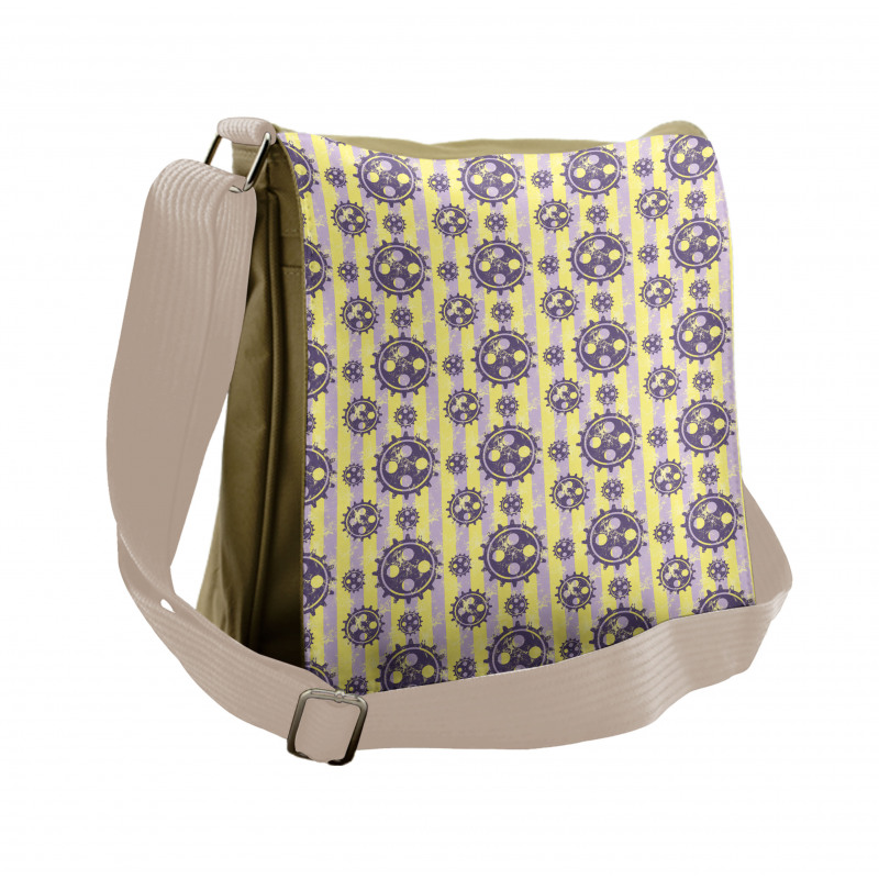 Graphic Wheel Pattern Messenger Bag