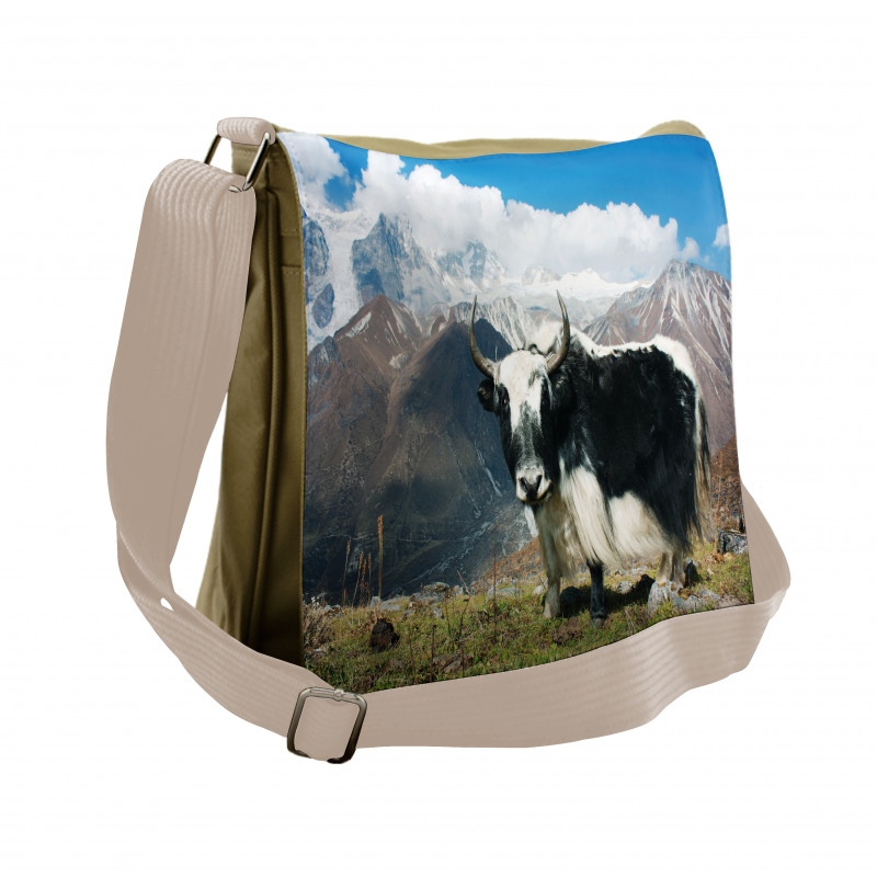 Bull Rural Mountains Messenger Bag