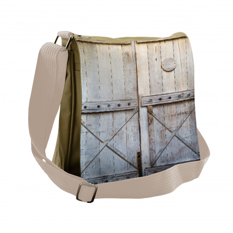 Country Rusty Wooden Door Messenger Bag