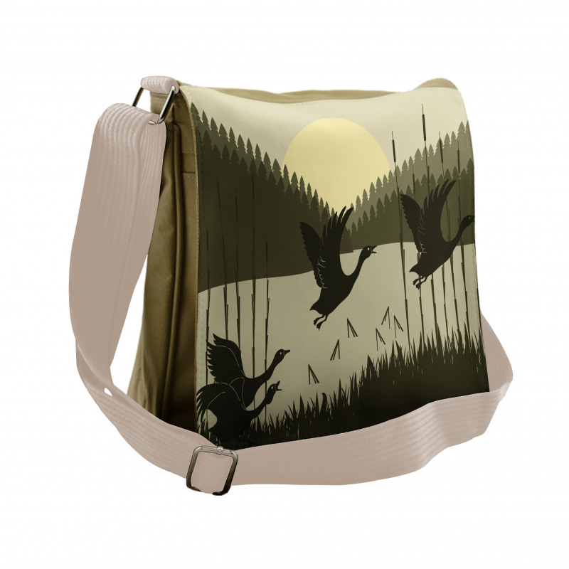 Birdies Wedge Wild Bulrushes Messenger Bag