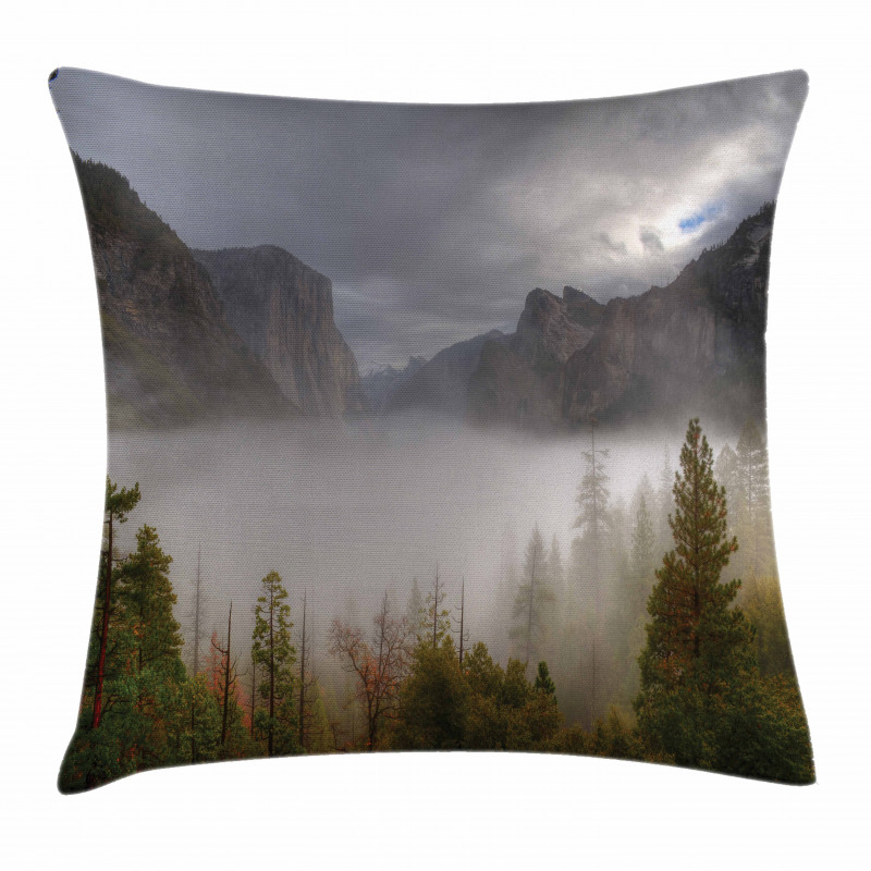 Valley Yosemite in Fall Pillow Cover
