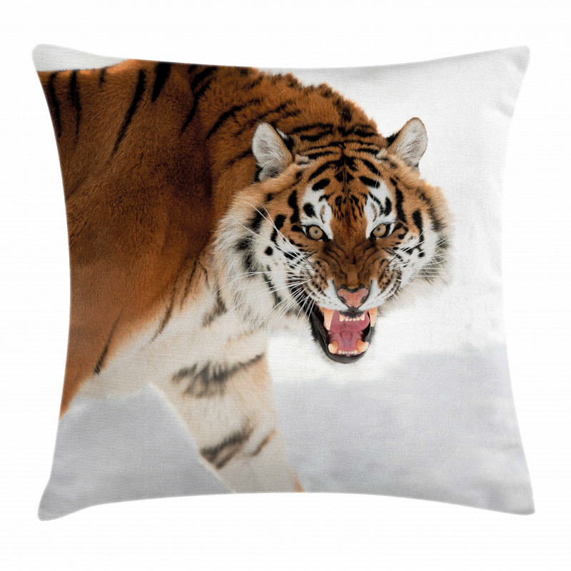 Panthera on Snow Close Pillow Cover