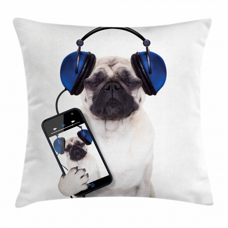 Pug Köpek Minder Kılıfı Kulaklıkla Müzik Dinleyen Komik Hayvan 