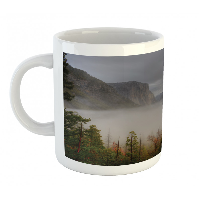 Valley Yosemite in Fall Mug