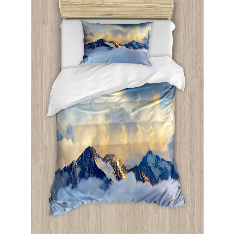 Snowy and Cloudy Peak Duvet Cover Set