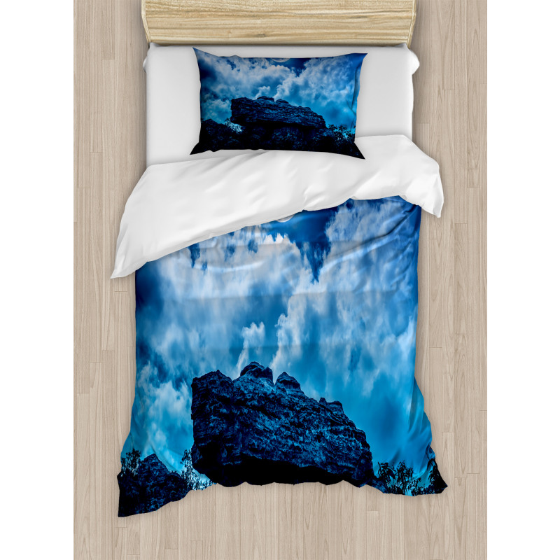 Cliff Under Cloudy Night Duvet Cover Set