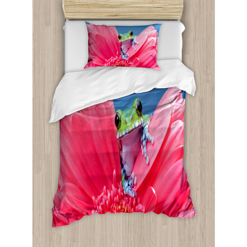 Frog on Gabera Flower Duvet Cover Set