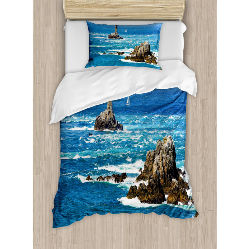 Daytime Wavy Rocky Sea Duvet Cover Set