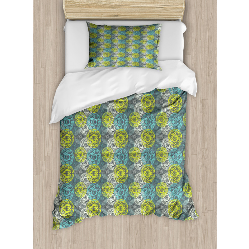 Outline-Drawn Chrysanthemum Duvet Cover Set