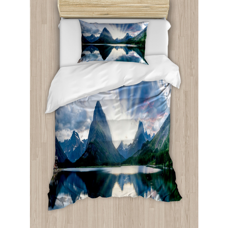 Swiftcurrent Lake Panorama Duvet Cover Set