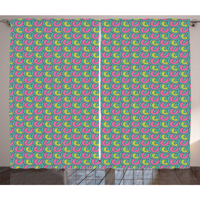 Retro Overlap Motif Curtain