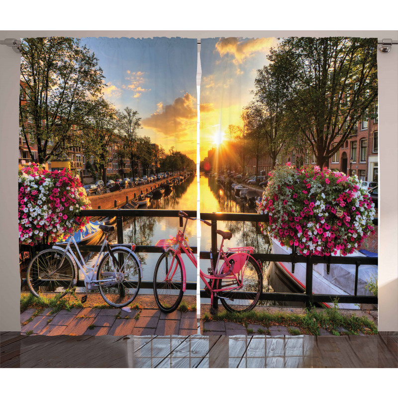 Holland Urban Bikes and Canal Curtain