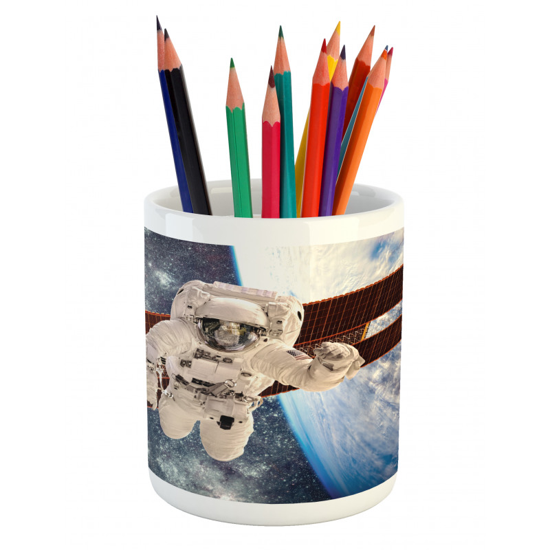 Gravity Astronaut Pencil Pen Holder