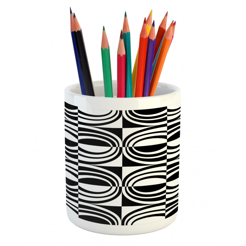 Checkered Curvy Pencil Pen Holder