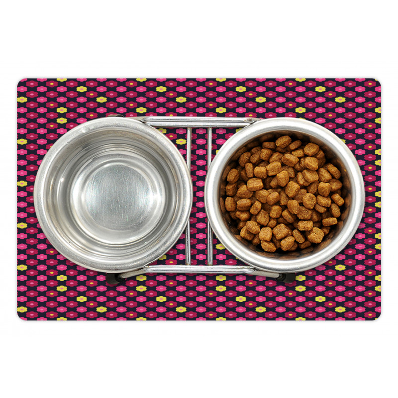 Simplistic Chamomile Petals Pet Mat