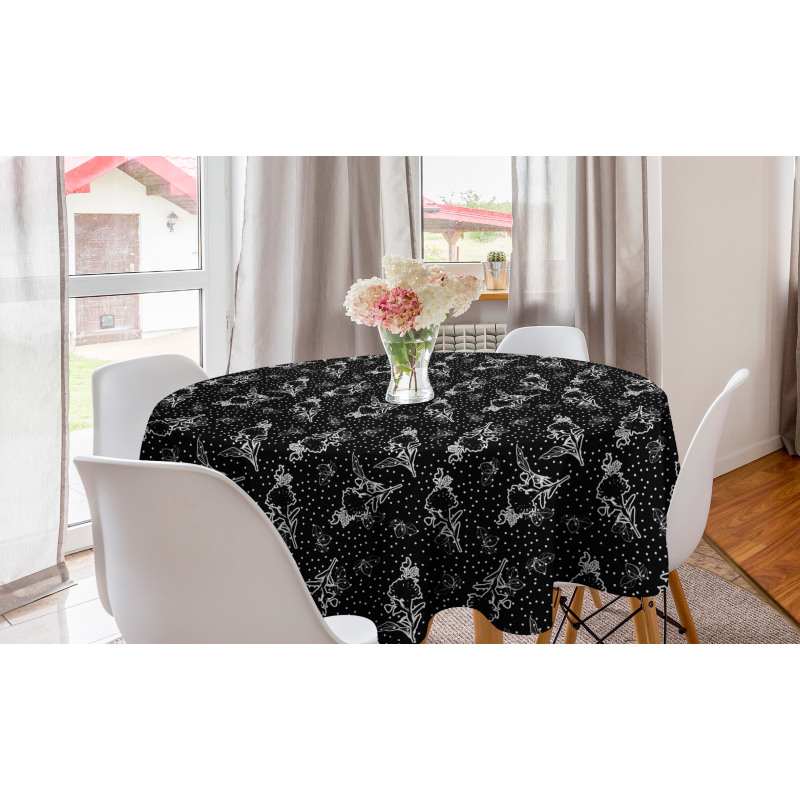 Çiçekli Yuvarlak Masa Örtüsü Tekrarlayan Floral Motif Silüeti El Çizimi