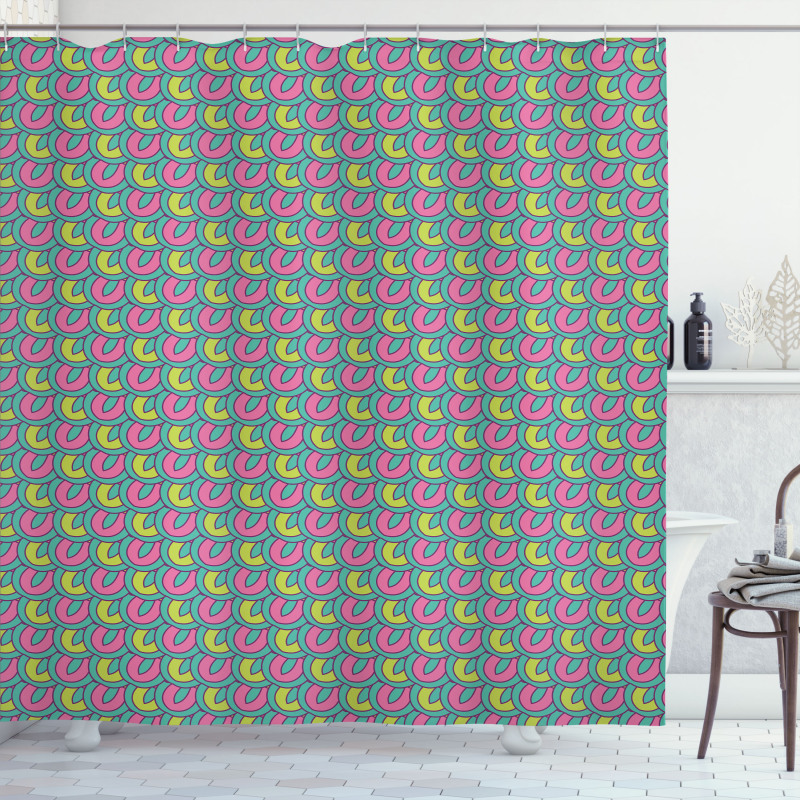 Retro Overlap Motif Shower Curtain