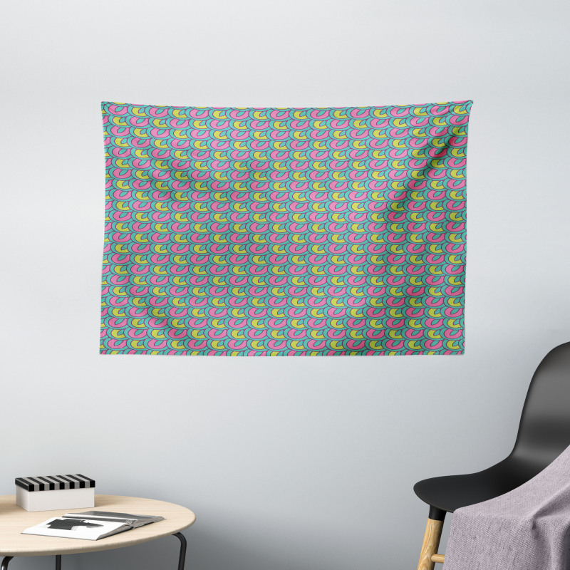 Retro Overlap Motif Wide Tapestry