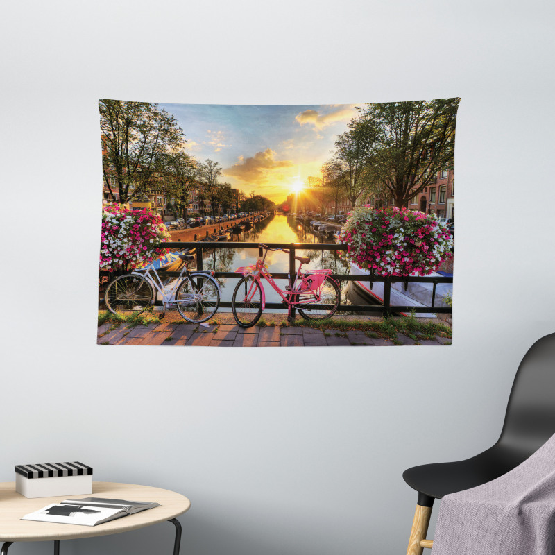 Holland Urban Bikes and Canal Wide Tapestry